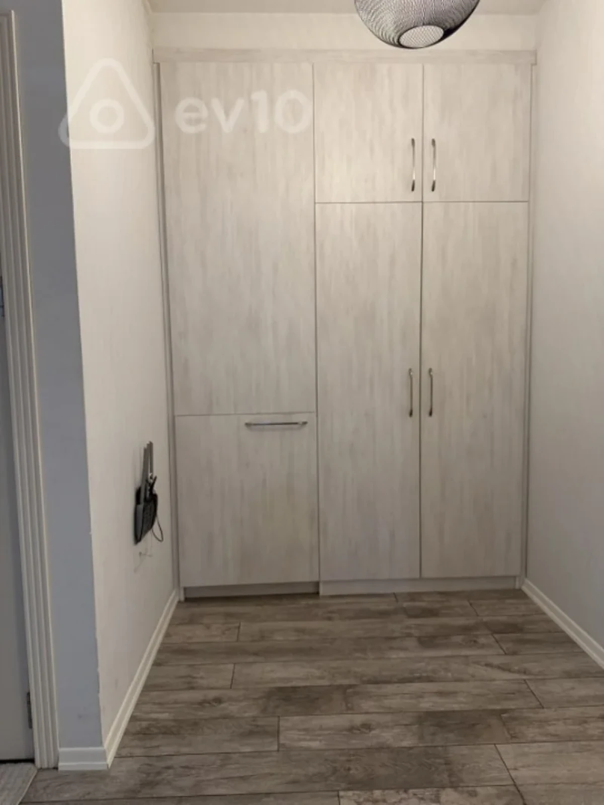 Satılır 2 otaqlı köhnə tikili 60 m²