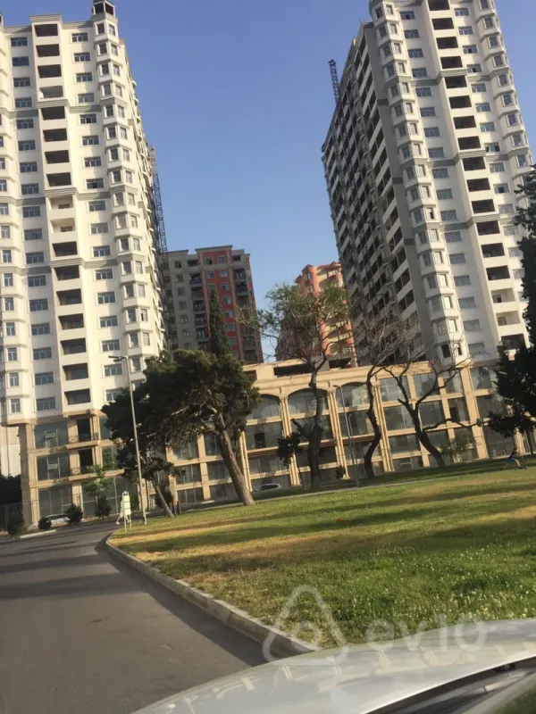 Kirayə verilir 2 otaqlı yeni tikili 70 m²