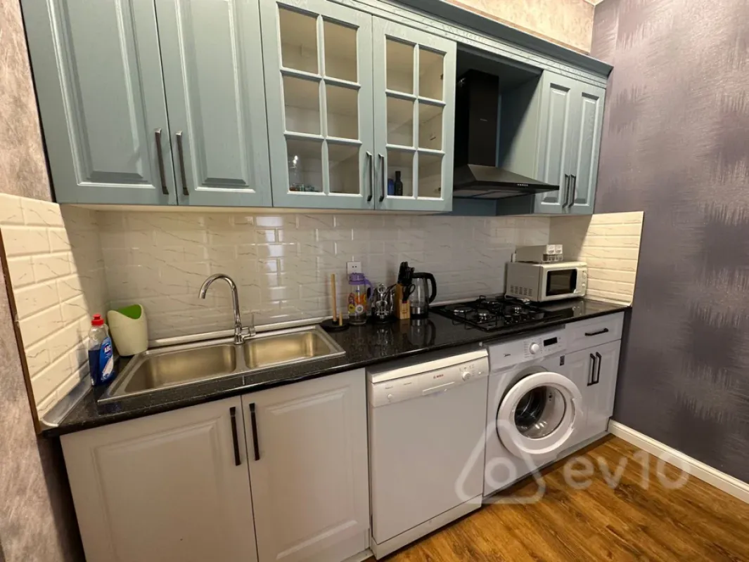 Kirayə verilir 2 otaqlı yeni tikili 70 m²