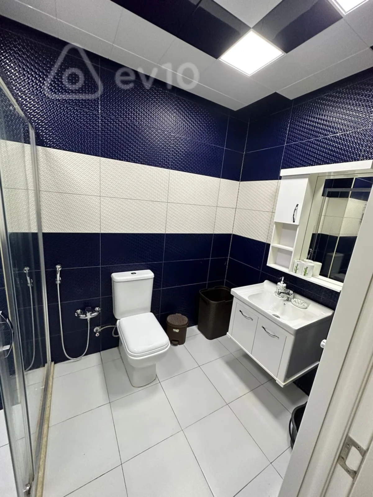 Kirayə verilir 2 otaqlı yeni tikili 70 m²