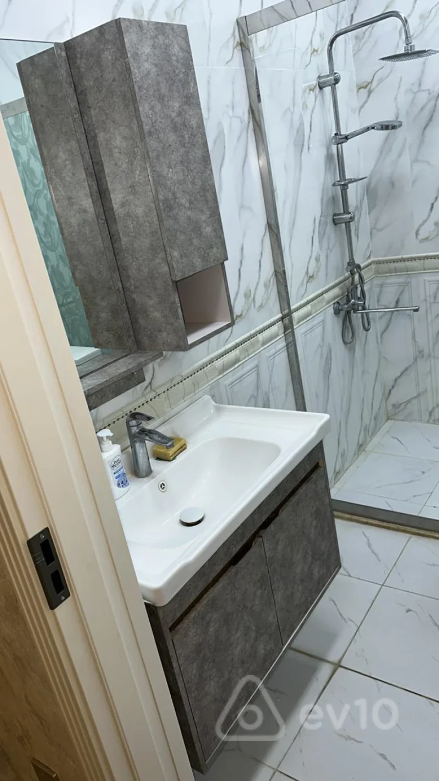 Satılır 2 otaqlı yeni tikili 63 m²