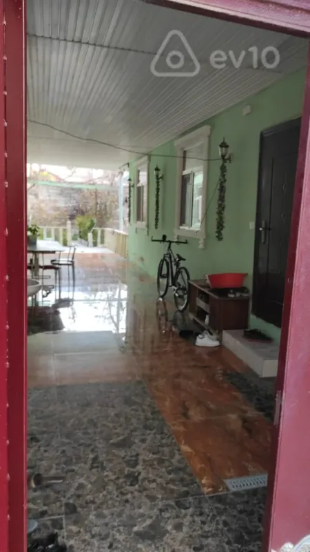 Satılır 4 otaqlı həyət evi 100 m²