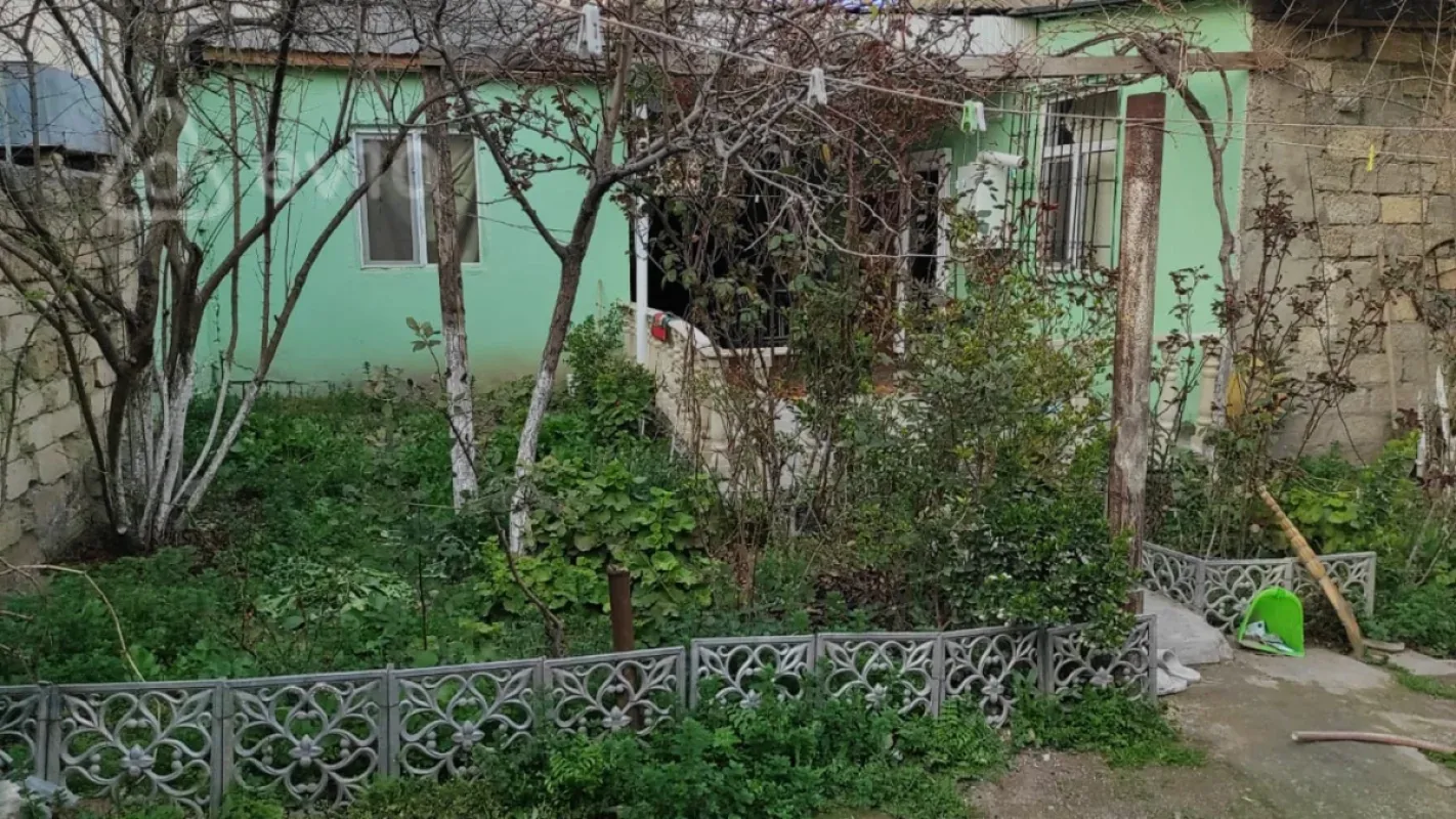 Satılır 4 otaqlı həyət evi 100 m²