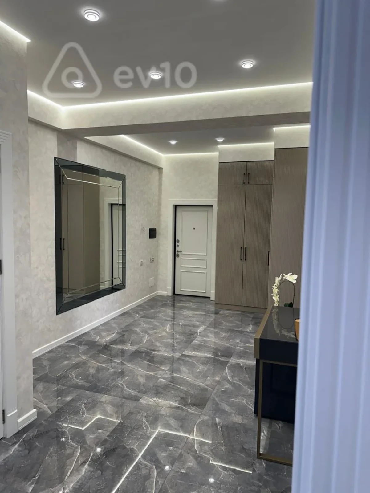 Satılır 3 otaqlı yeni tikili 106 m²