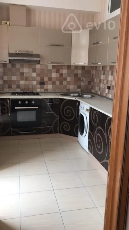 Kirayə verilir 2 otaqlı yeni tikili 68 m²