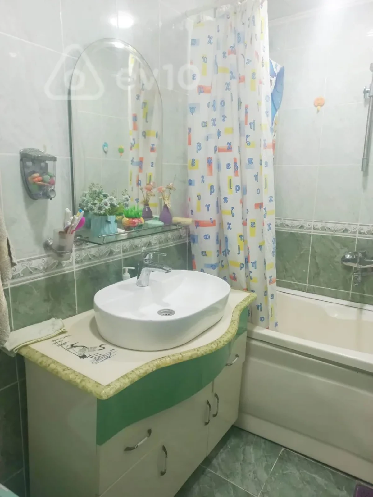 Satılır 3 otaqlı köhnə tikili 100 m²