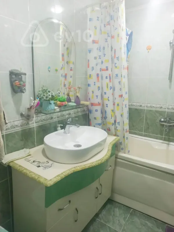 Satılır 3 otaqlı köhnə tikili 100 m²