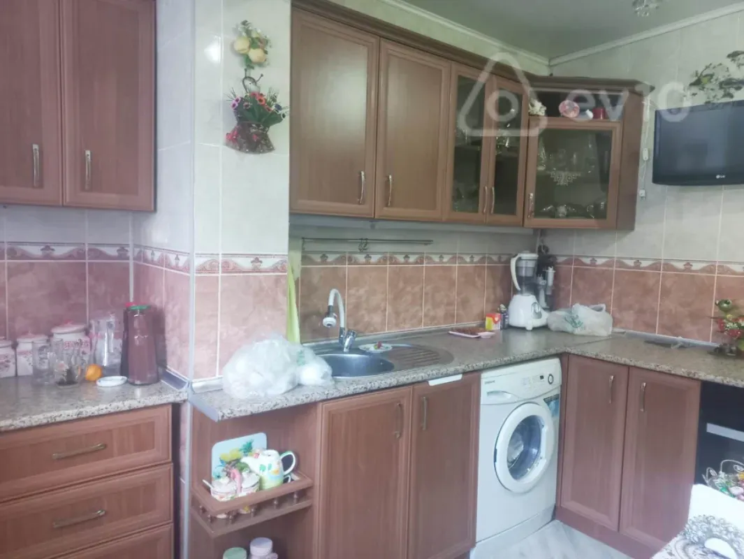 Satılır 3 otaqlı köhnə tikili 100 m²