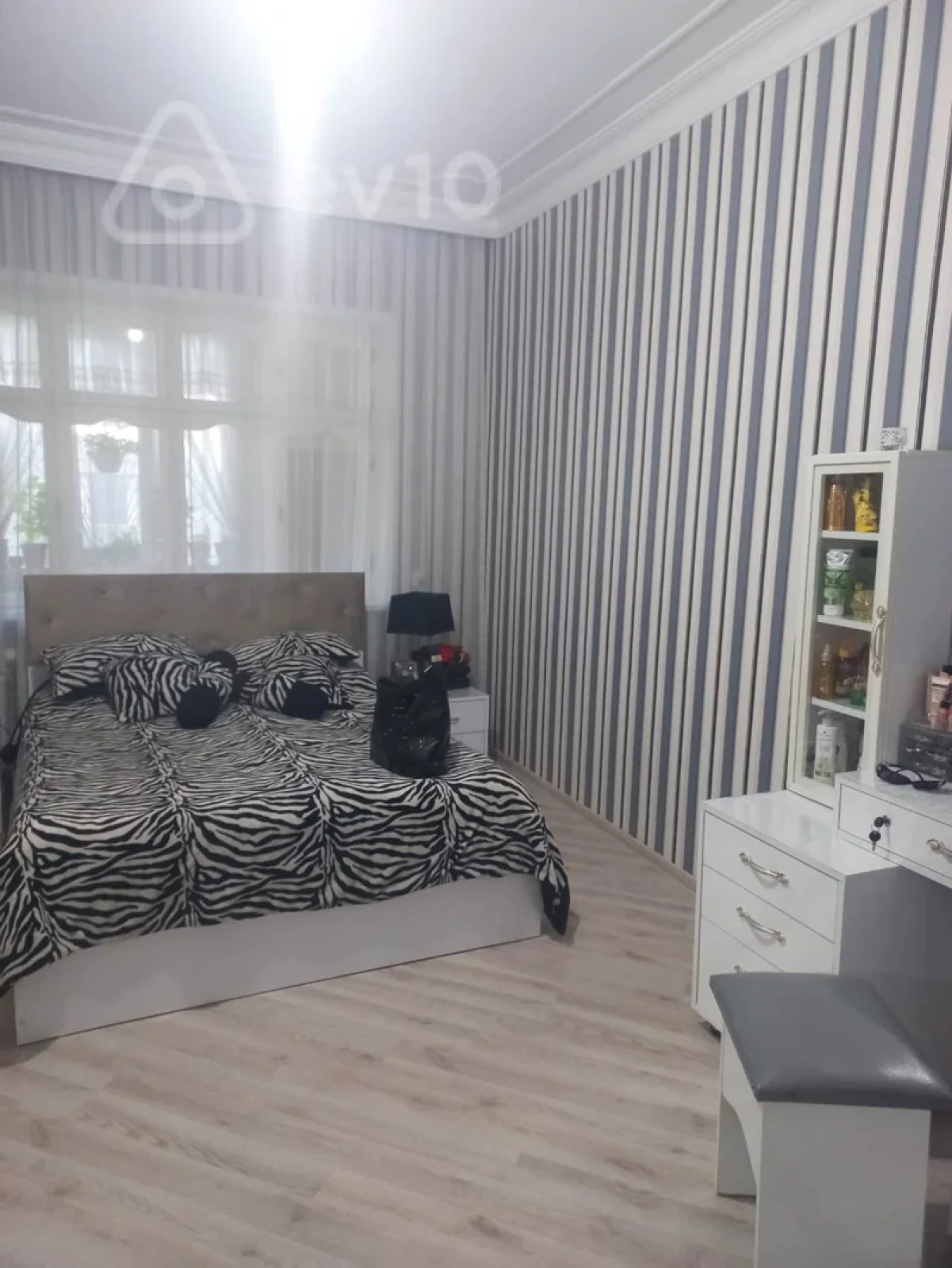 Satılır 3 otaqlı köhnə tikili 100 m²