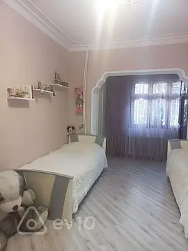 Satılır 3 otaqlı köhnə tikili 100 m²