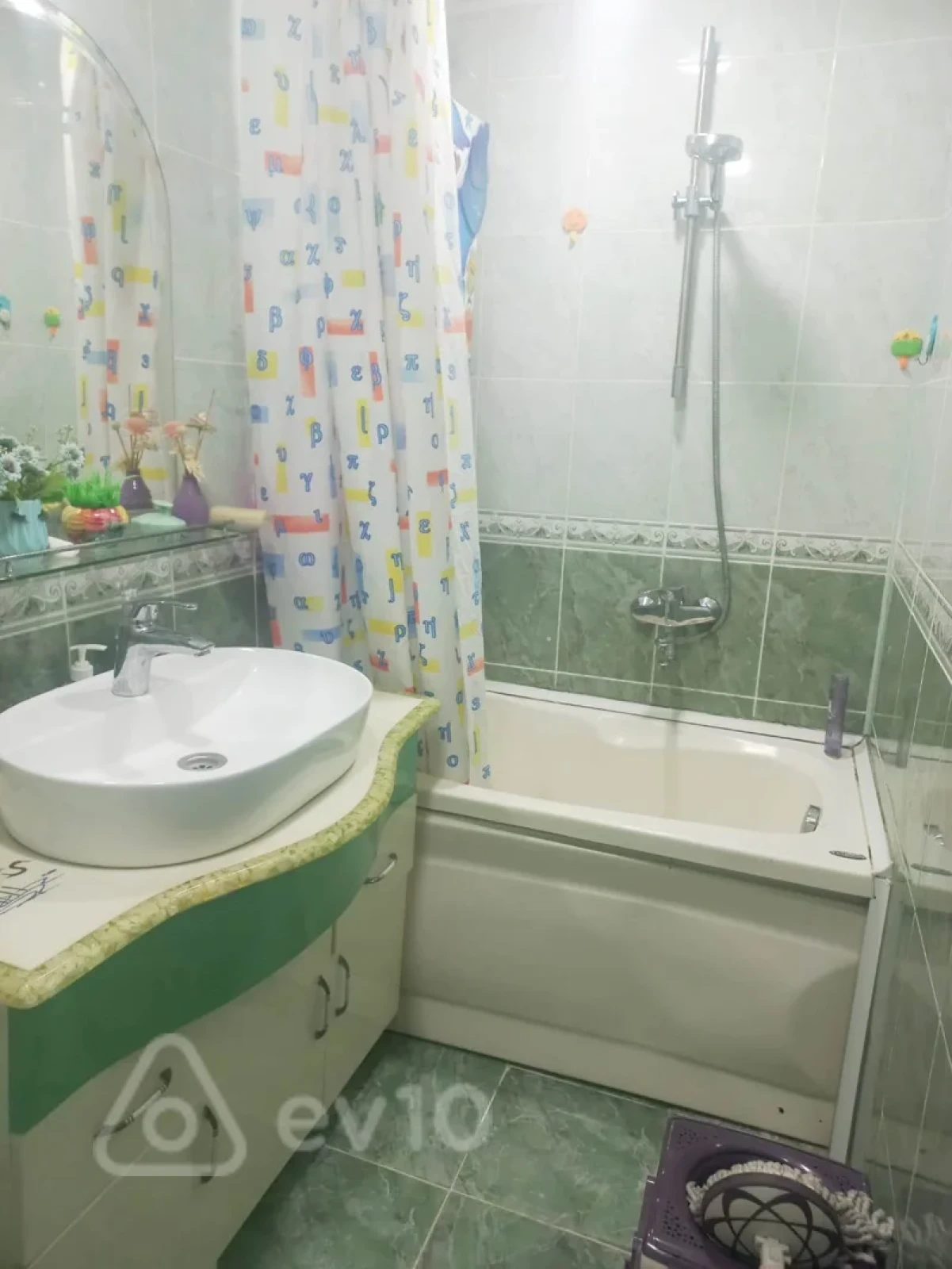 Satılır 3 otaqlı köhnə tikili 100 m²