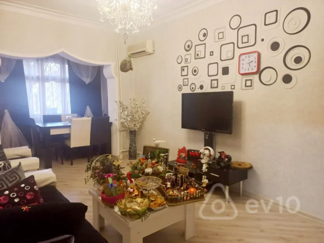 Satılır 3 otaqlı köhnə tikili 100 m²