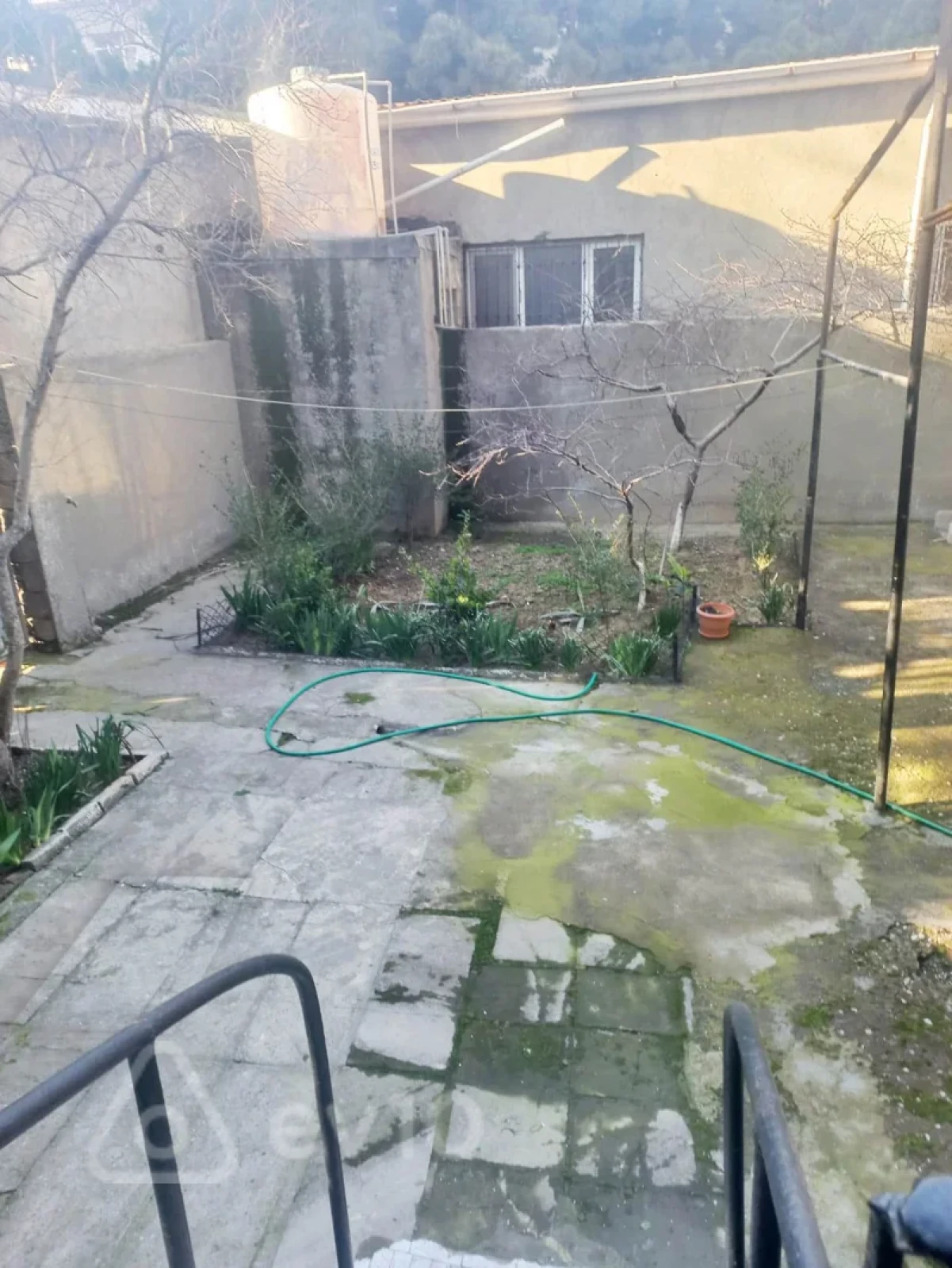 Satılır 3 otaqlı köhnə tikili 100 m²