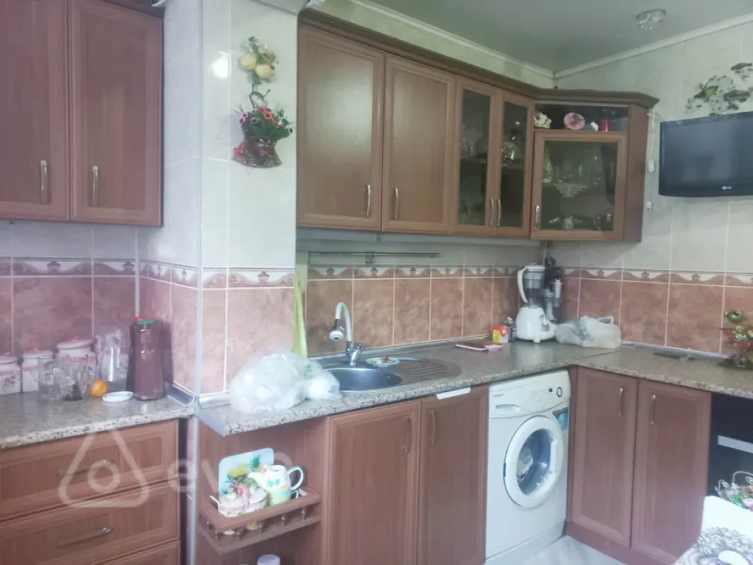 Satılır 3 otaqlı köhnə tikili 100 m²