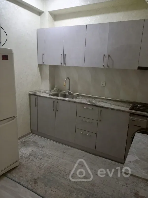Kirayə verilir 2 otaqlı yeni tikili 60 m²