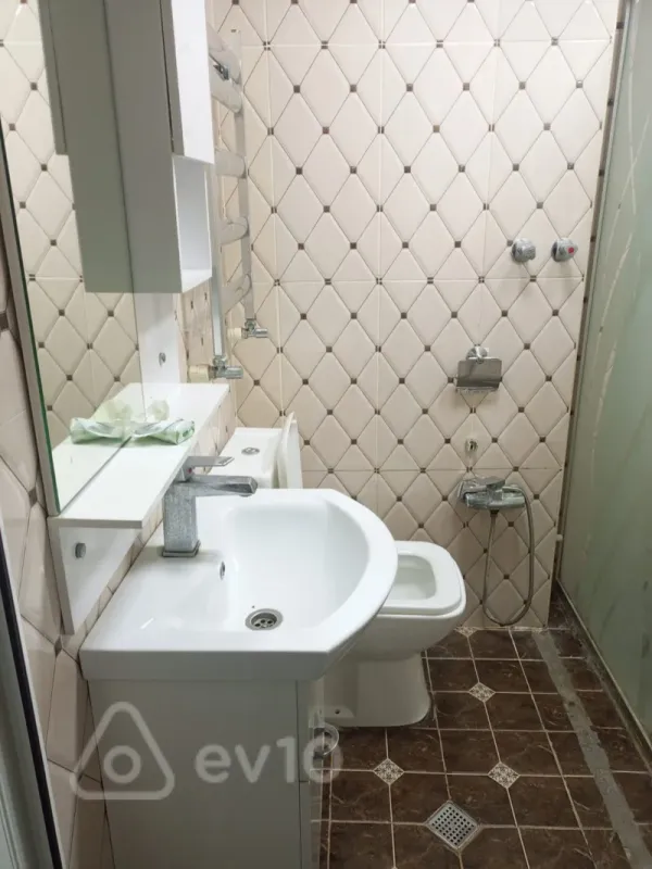 Kirayə verilir 2 otaqlı yeni tikili 60 m²