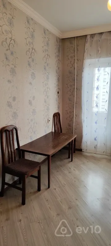 Kirayə verilir 4 otaqlı köhnə tikili 65 m²