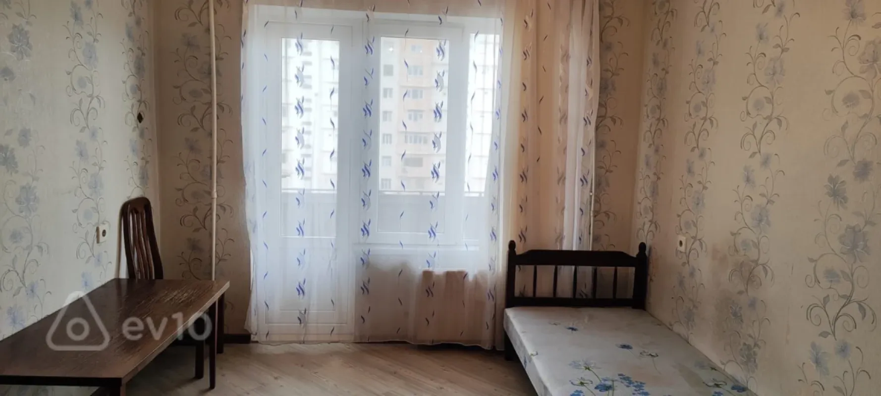 Kirayə verilir 4 otaqlı köhnə tikili 65 m²