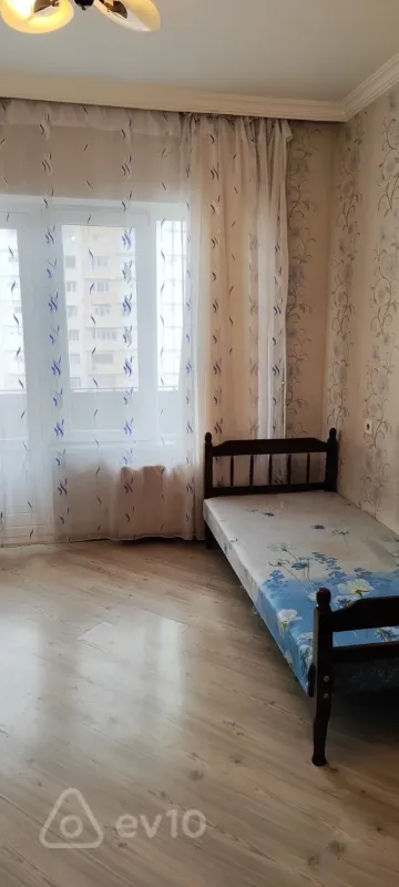 Kirayə verilir 4 otaqlı köhnə tikili 65 m²