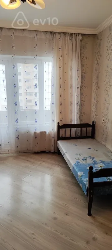 Kirayə verilir 4 otaqlı köhnə tikili 65 m²