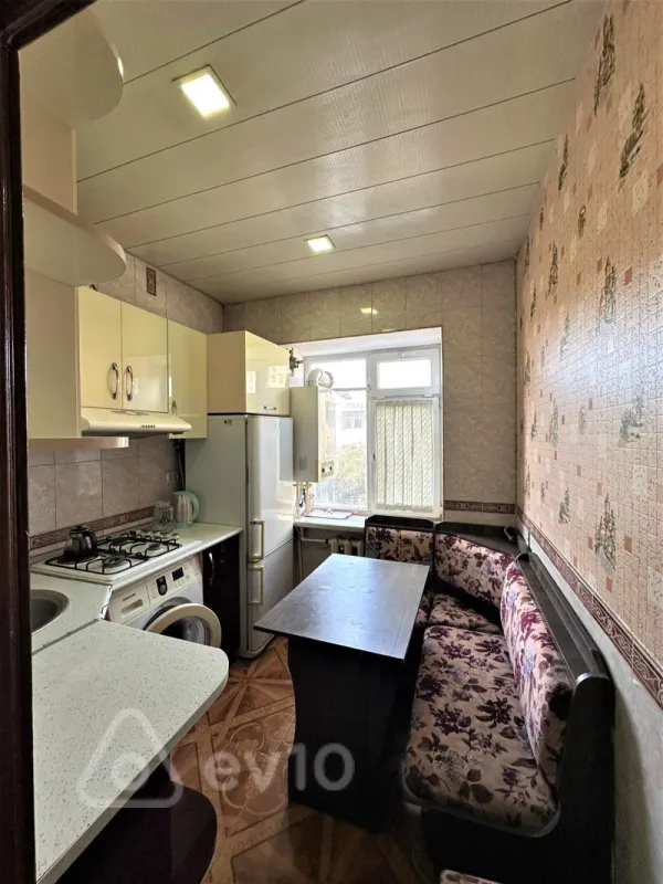 Satılır 2 otaqlı köhnə tikili 50 m²