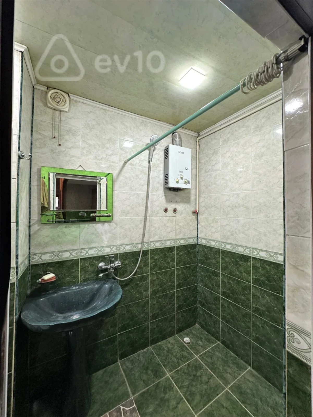 Satılır 2 otaqlı köhnə tikili 50 m²