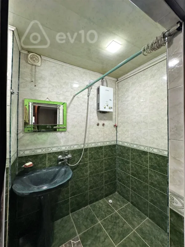 Satılır 2 otaqlı köhnə tikili 50 m²