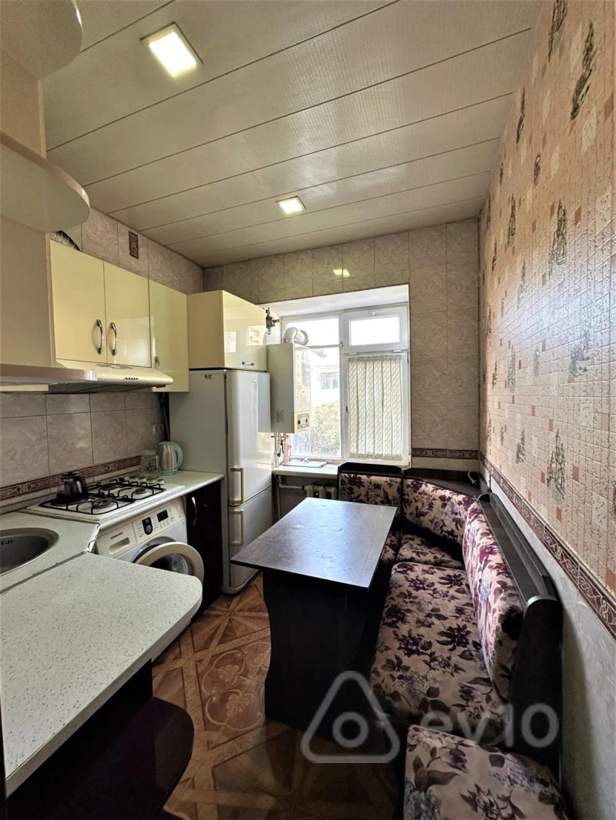 Satılır 2 otaqlı köhnə tikili 50 m²