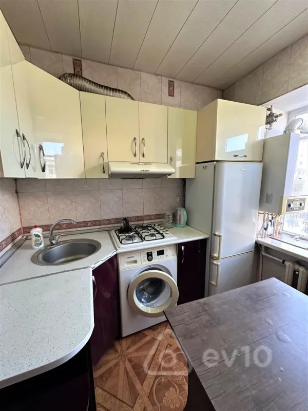 Satılır 2 otaqlı köhnə tikili 50 m²