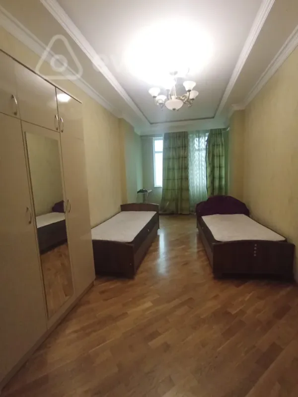 Kirayə verilir 3 otaqlı yeni tikili 120 m²