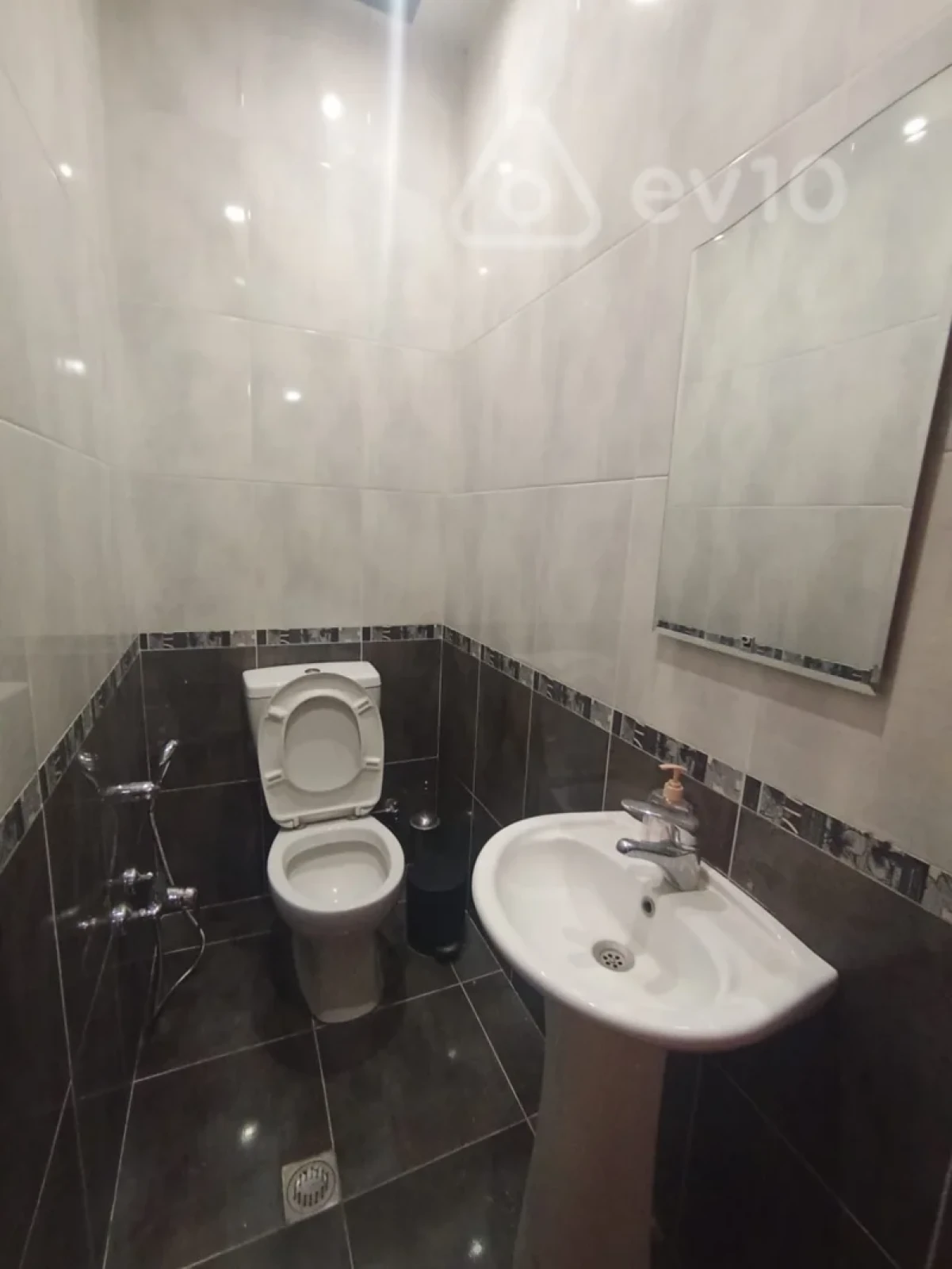 Kirayə verilir 3 otaqlı yeni tikili 120 m²