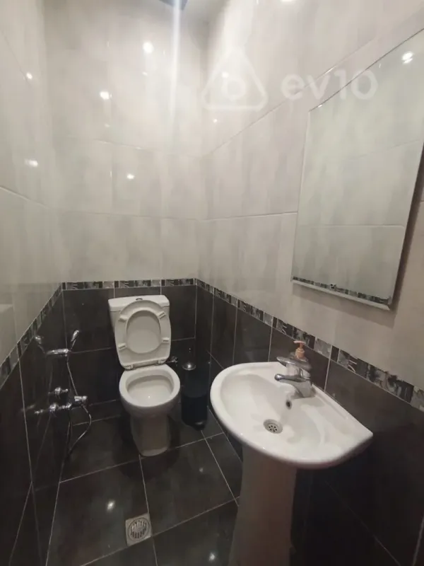 Kirayə verilir 3 otaqlı yeni tikili 120 m²