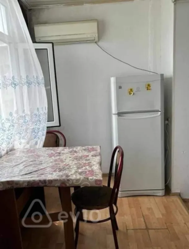 Kirayə verilir 2 otaqlı köhnə tikili 38 m²