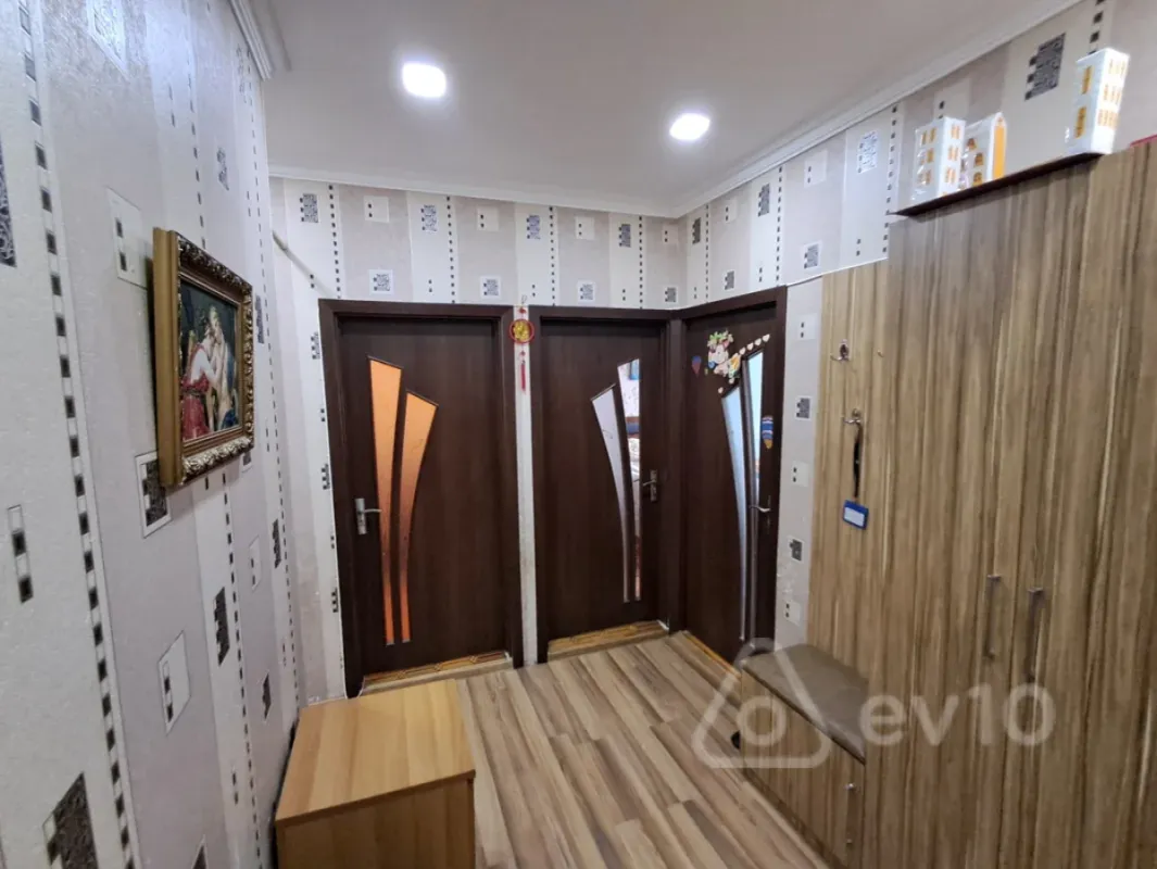 Satılır 3 otaqlı köhnə tikili 70 m²