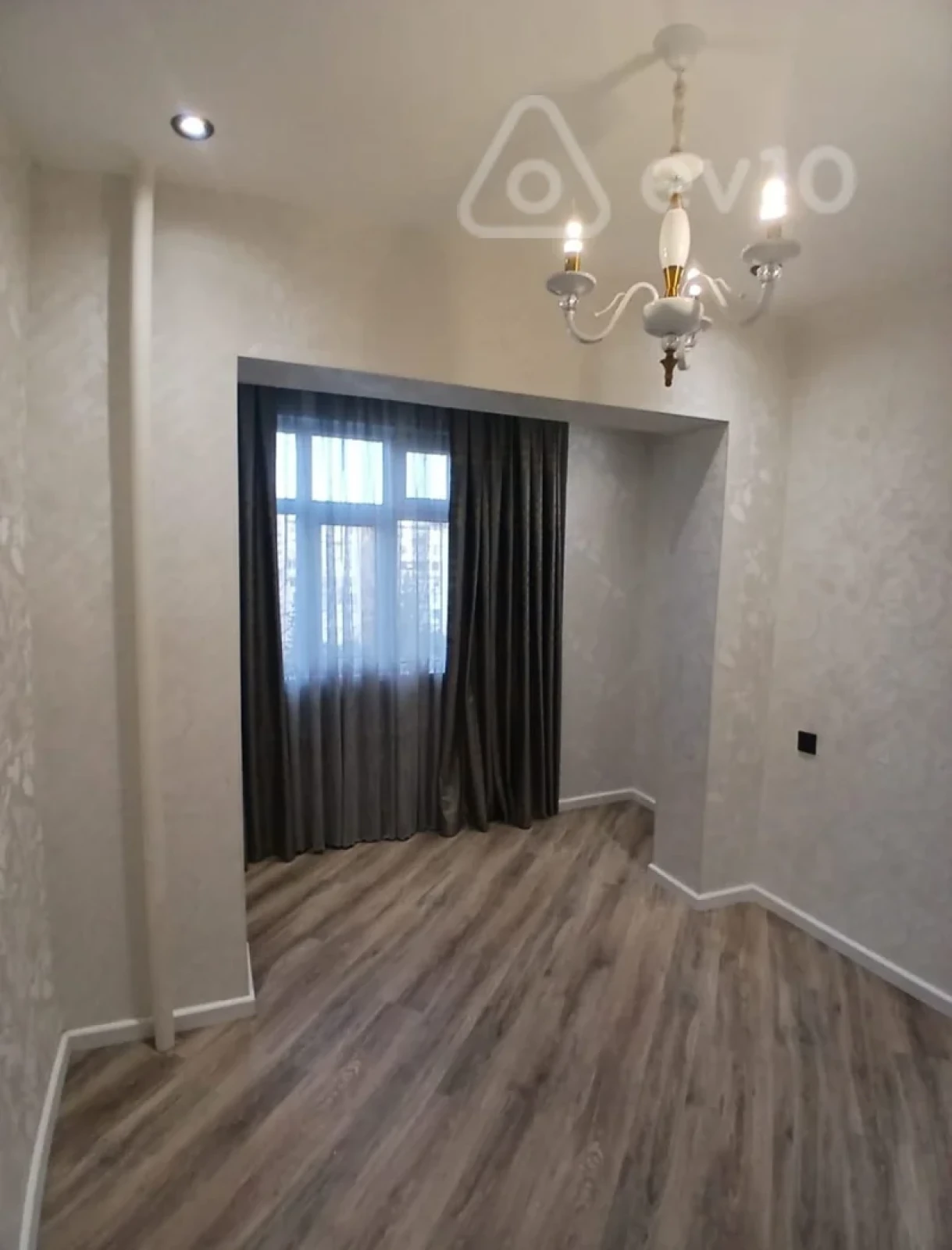 Satılır 2 otaqlı köhnə tikili 43 m²
