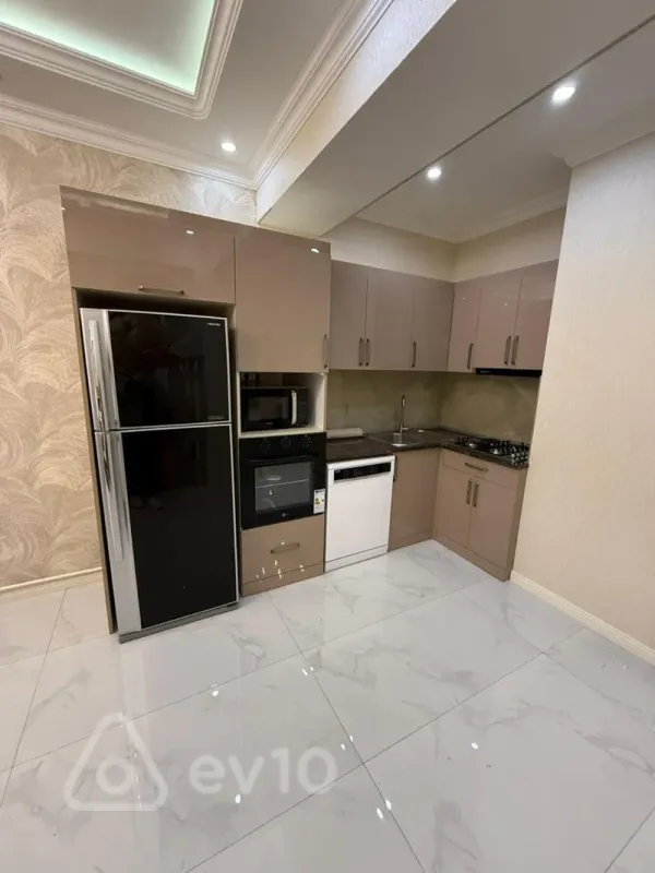 Kirayə verilir 2 otaqlı yeni tikili 120 m²