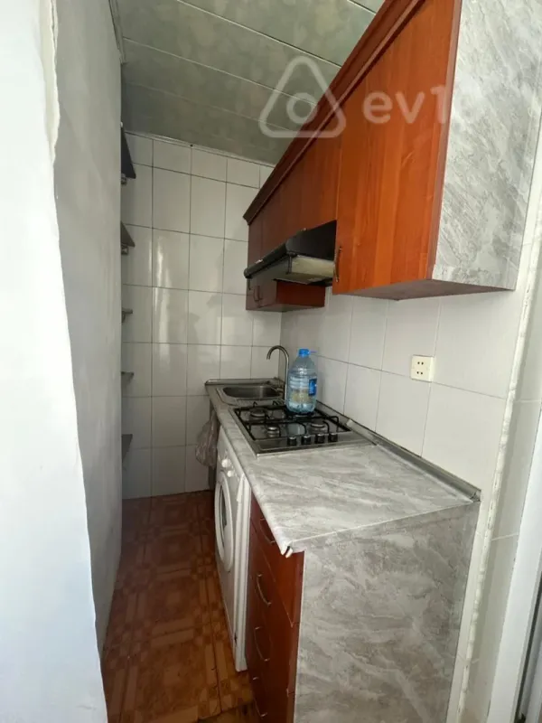 Kirayə verilir 2 otaqlı köhnə tikili 45 m²