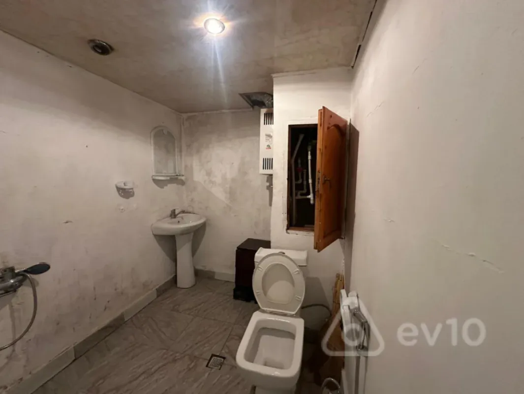 Kirayə verilir 2 otaqlı köhnə tikili 45 m²