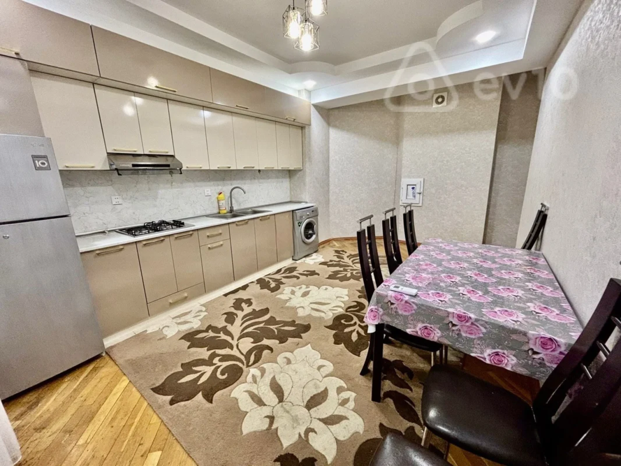 Kirayə verilir 2 otaqlı yeni tikili 107 m²