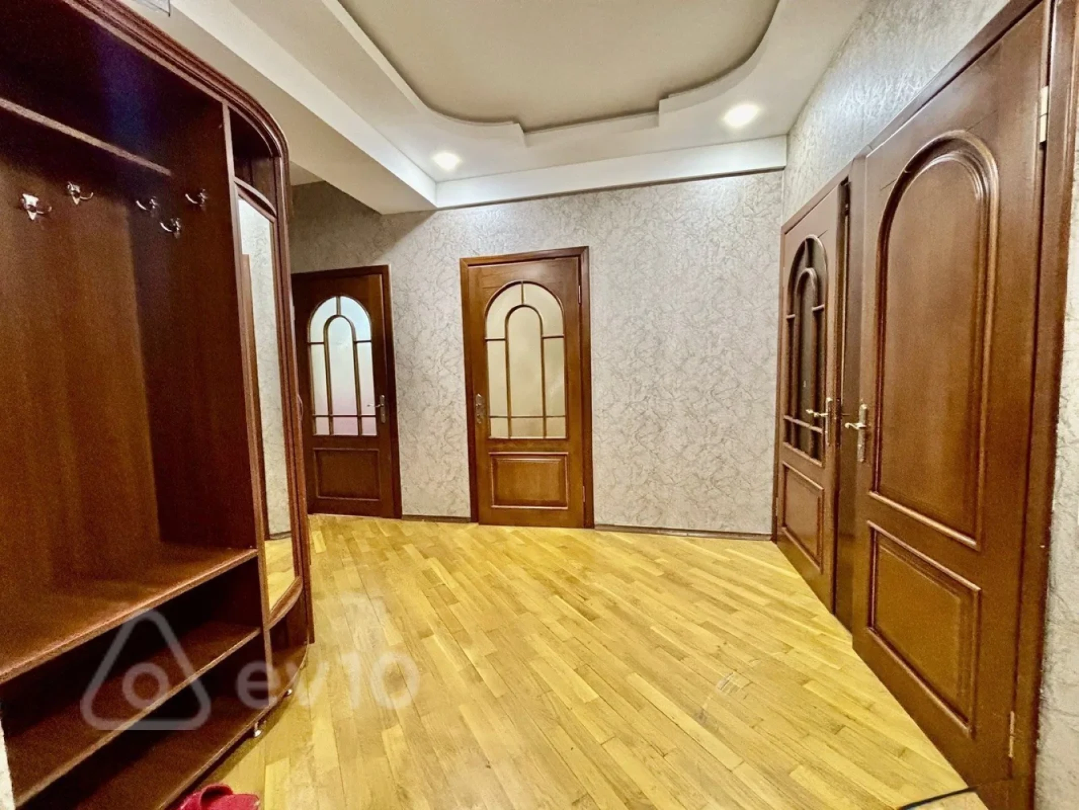 Kirayə verilir 2 otaqlı yeni tikili 107 m²