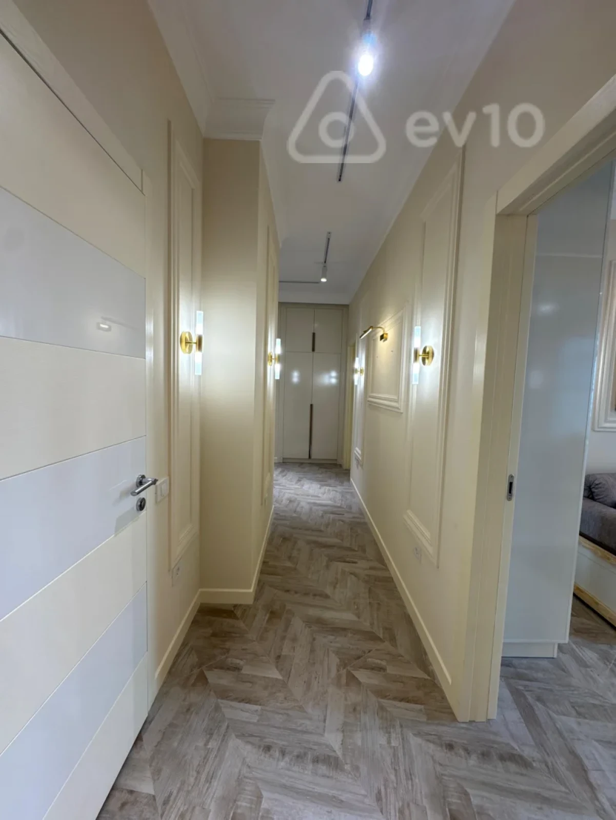 Kirayə verilir 2 otaqlı yeni tikili 80 m²