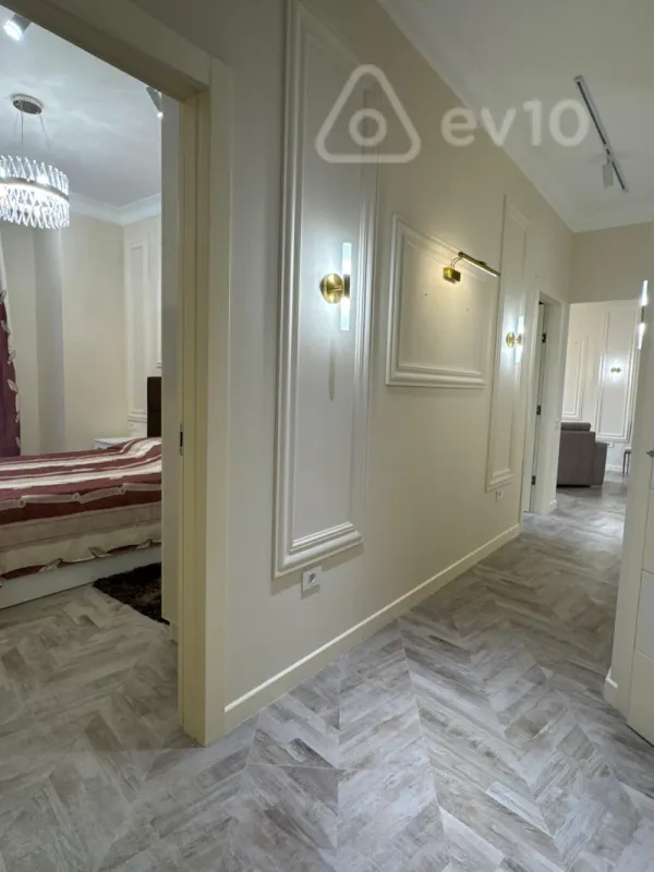 Kirayə verilir 2 otaqlı yeni tikili 80 m²