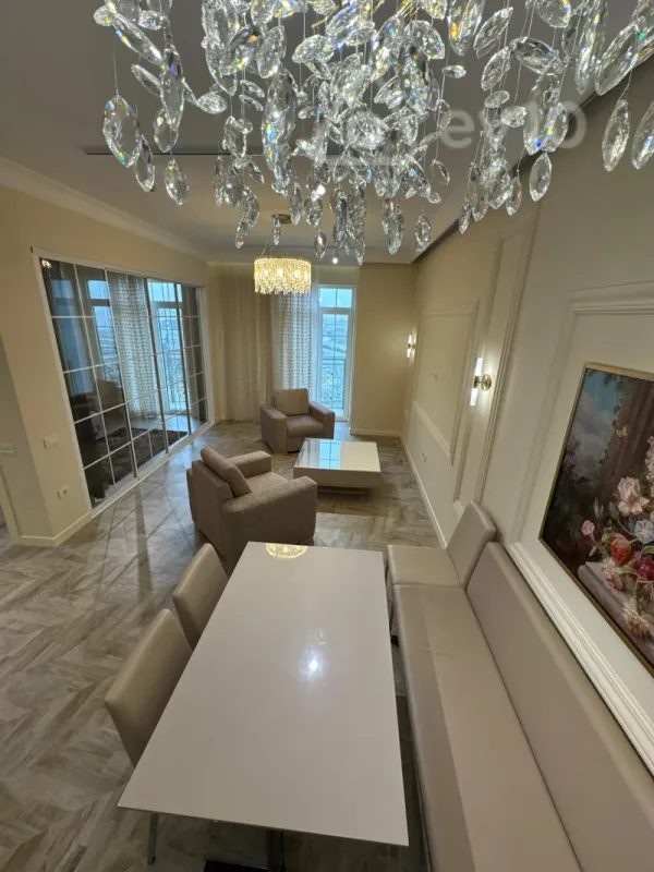 Kirayə verilir 2 otaqlı yeni tikili 80 m²