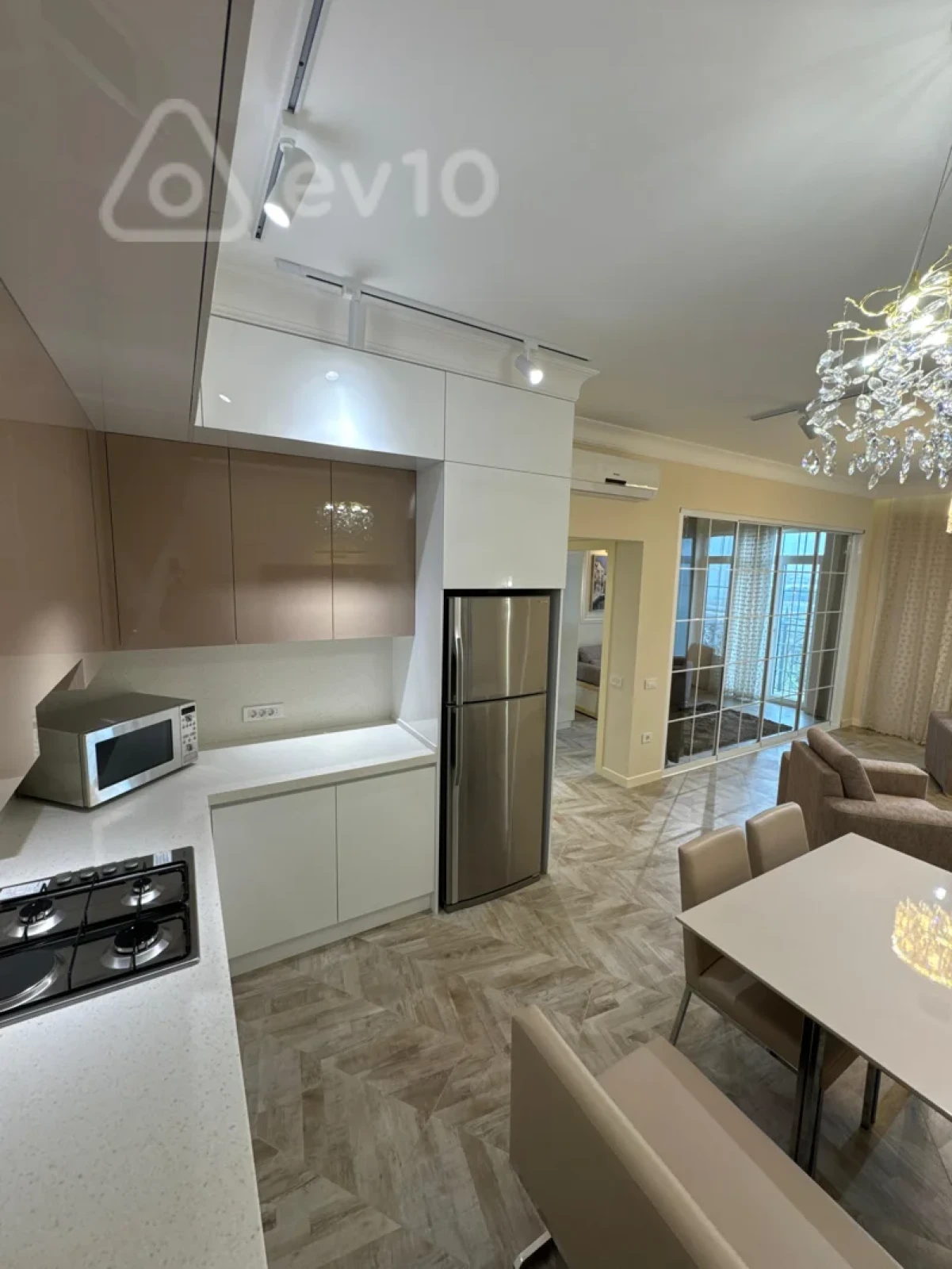 Kirayə verilir 2 otaqlı yeni tikili 80 m²