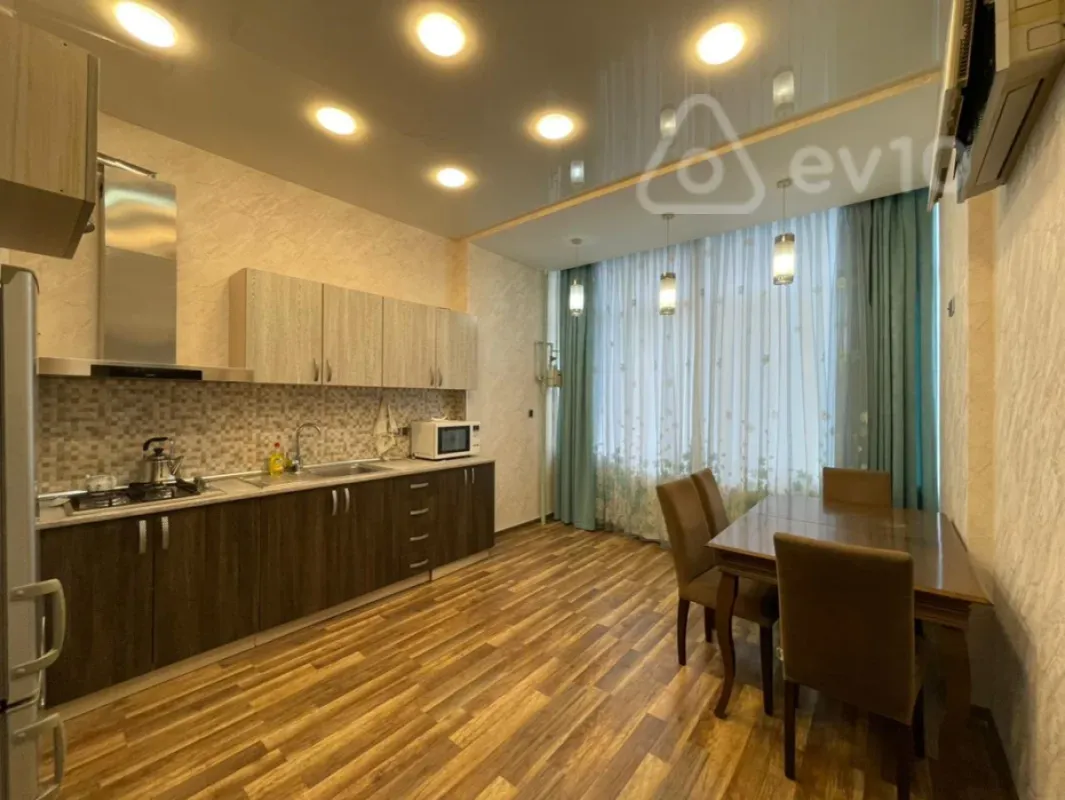 Kirayə verilir 2 otaqlı yeni tikili 80 m²