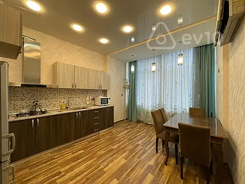 Kirayə verilir 2 otaqlı yeni tikili 80 m²