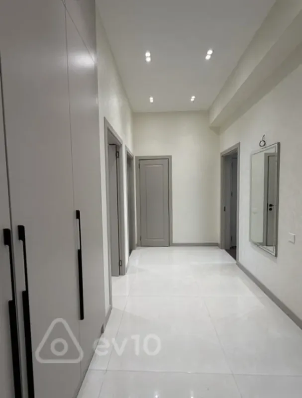 Kirayə verilir 3 otaqlı yeni tikili 140 m²