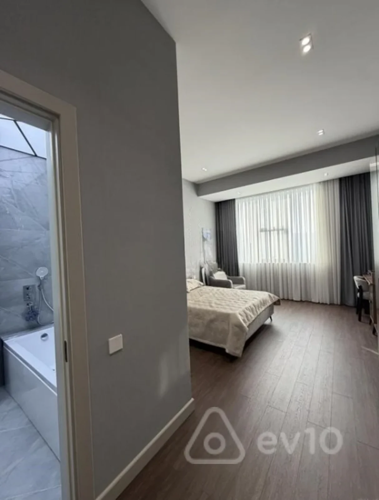 Kirayə verilir 3 otaqlı yeni tikili 140 m²