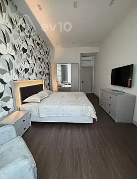 Kirayə verilir 3 otaqlı yeni tikili 140 m²