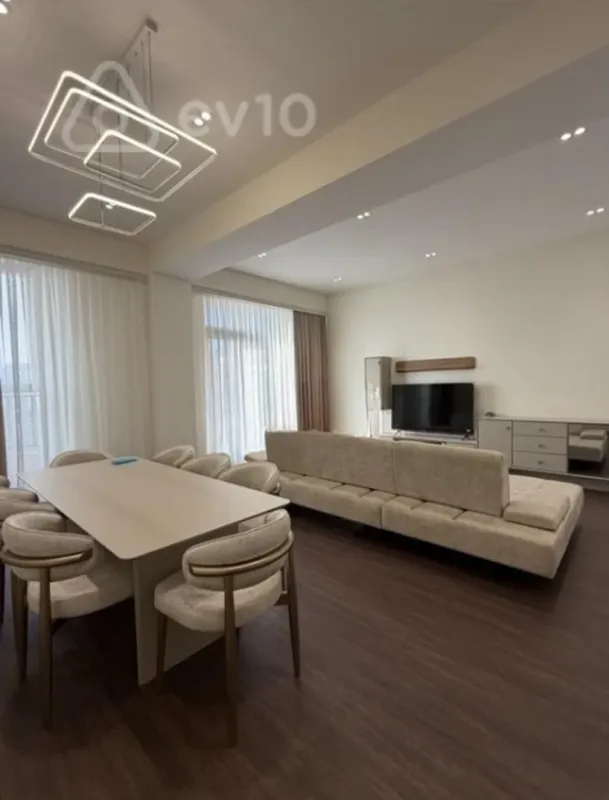 Kirayə verilir 3 otaqlı yeni tikili 140 m²